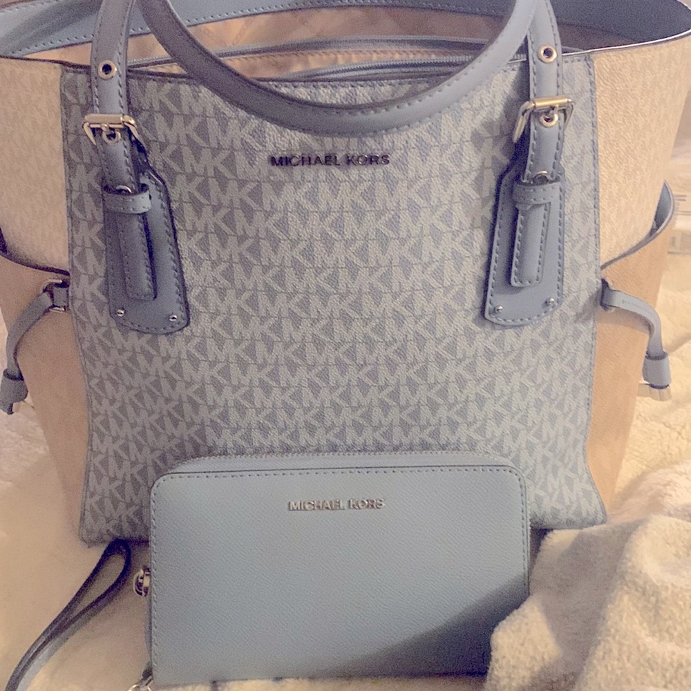 Micheal Kors hand bag with matching wallet